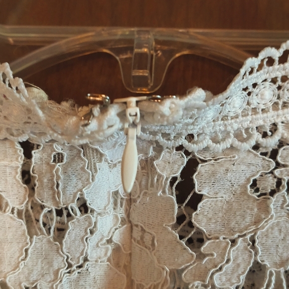 SANDY & SID Elegant White Lace Top - Picture 4 of 5